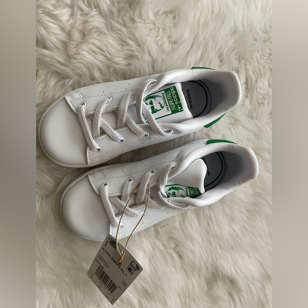 New! Adidas Kids Stan Smith Sneakers in White and Green - Picture 2 of 6